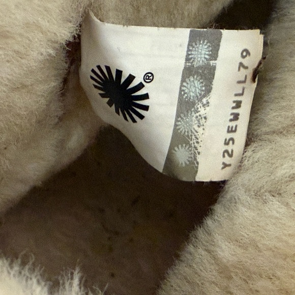 Ugg lace up boots - Picture 7 of 7